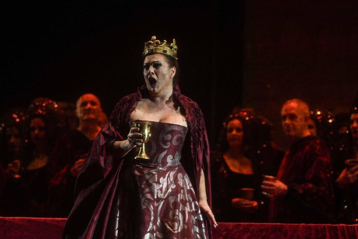 Córdoba estrena 'Macbeth' con ovación y lleno en el Gran Teatro