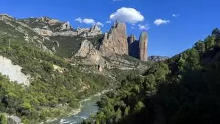 La ruta circular de 5,4 kilómetros que atraviesa el "cañón del Colorado español": fortalezas románicas excavadas en piedra en medio de un Monumento Nacional y "el cordero lechal más exquisito del mundo"