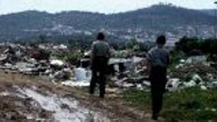 Alarma en Alcuéscar tras aparecer restos humanos en la escombrera