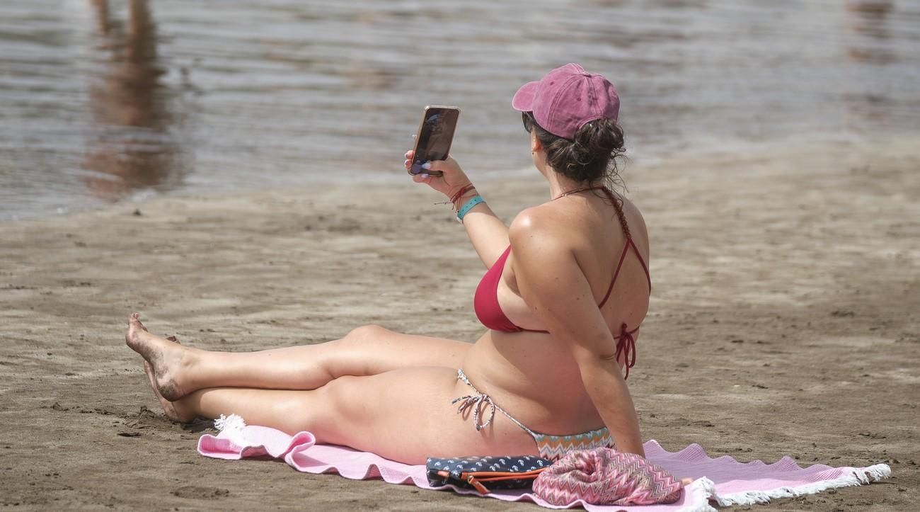 Domingo de calor y playa en Melenara