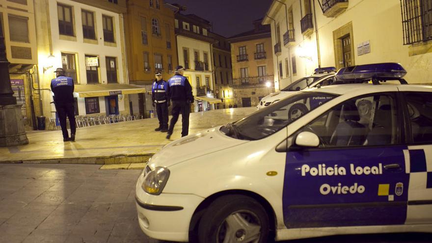 Detenido por hacerse pasar por Policía Local de Oviedo para entrar en casas a robar