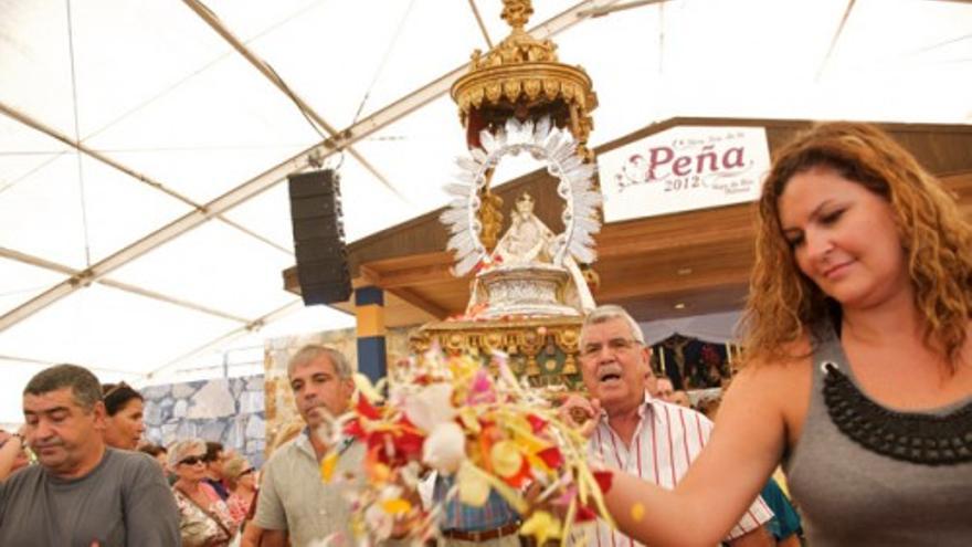 Romeros, música popular y productos de la tierra en la Romería Ofrenda a la Virgen de La Peña