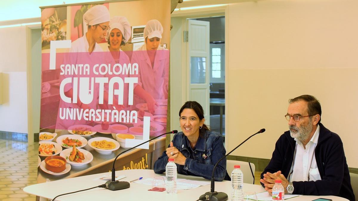 La alcaldesa de Santa Coloma, Núria Parlon, y el director del Campus de la Alimentación de Torribera, Josep Boatella, este martes presentando el acuerdo de ampliación de las instalaciones.