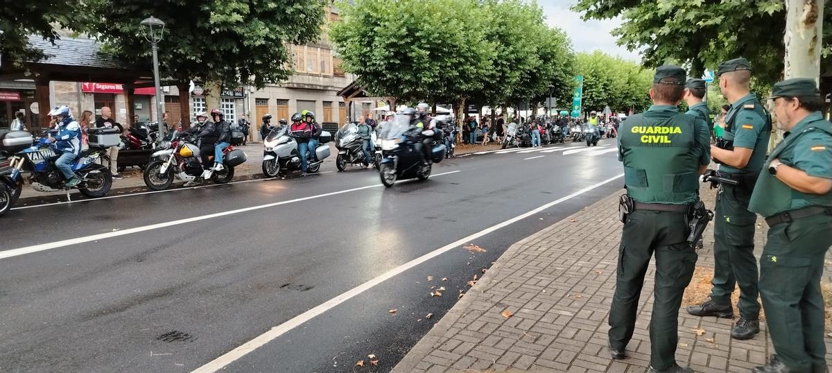 Entre lluvia y motos clásicas: así arranca la concentración internacional del Lago de Sanabria