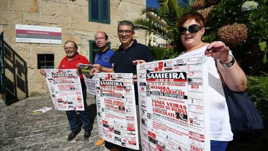 Presentación de las fiestas, ayer en el Casal de Ferreirós. // G. Santos