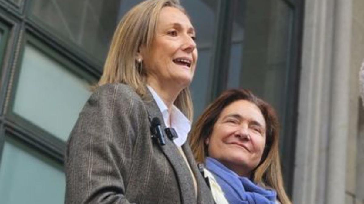 Luisa Sánchez (i.), con Ortiz.