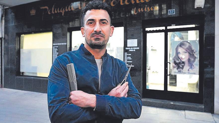 Un peluquero turco de Vila-real: «No localizo a mis primos, viven en la zona del terremoto y no hay luz ni internet&quot;