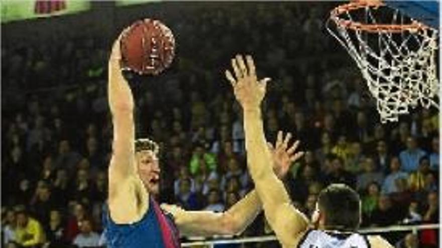 El Madrid perd el liderat al Palau