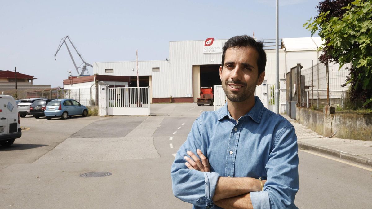 Alejandro Farpón, a las puertas del Tallerón de Duro Felguera.