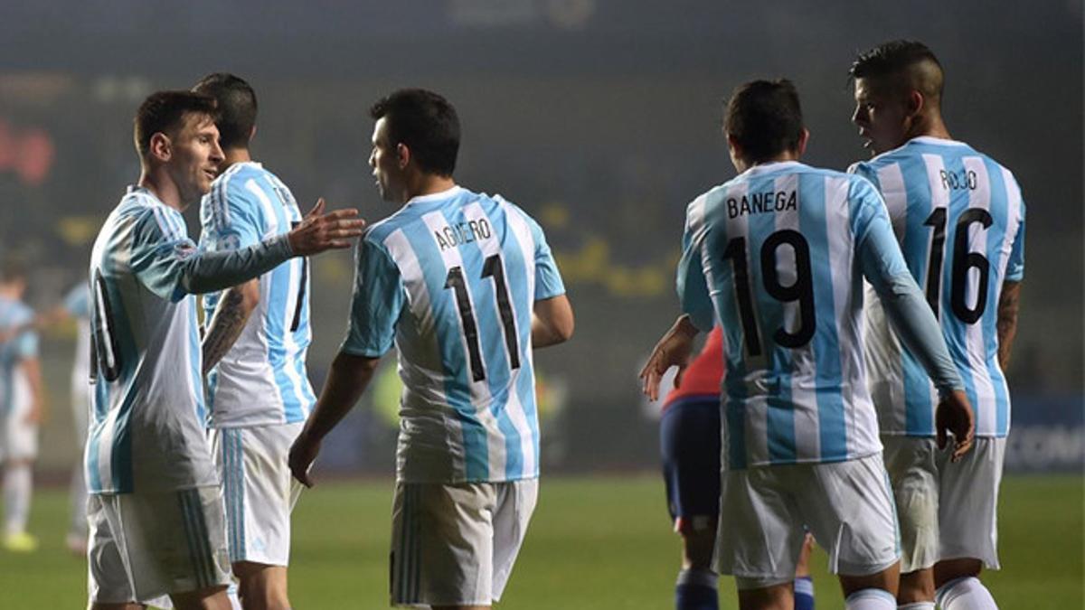 Los jugadores argentinos celebrando un gol en la Copa América