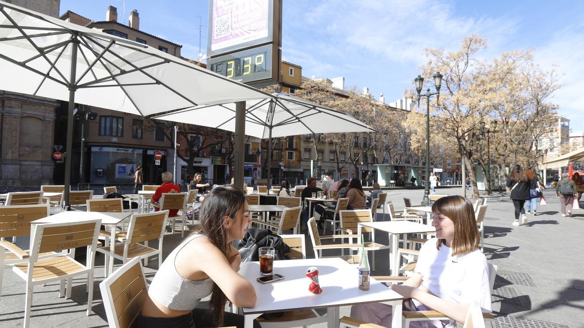 Un calor inusual en marzo deja 30 grados de temperatura en Zaragoza