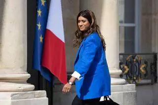 Atacan a Prisca Thevenot, portavoz del Gobierno de Francia, y a su equipo en un acto electoral