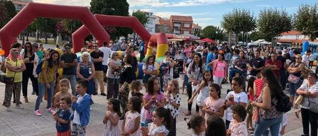 Niños en los hinchables instalados en O Grove. // Muñiz