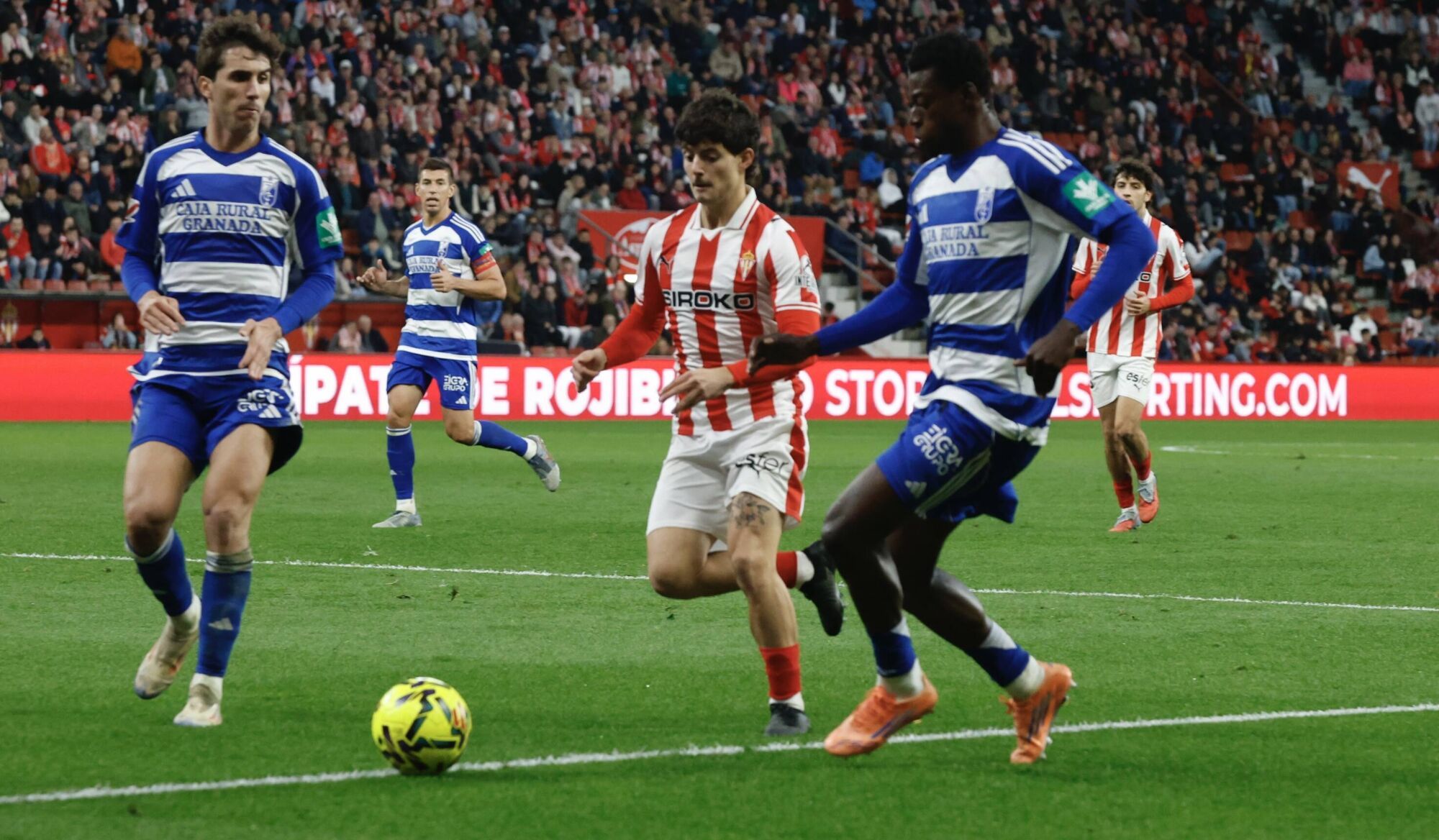 EN IMÁGENES: Gran victoria del Sporting contra el Granada en El Molinón