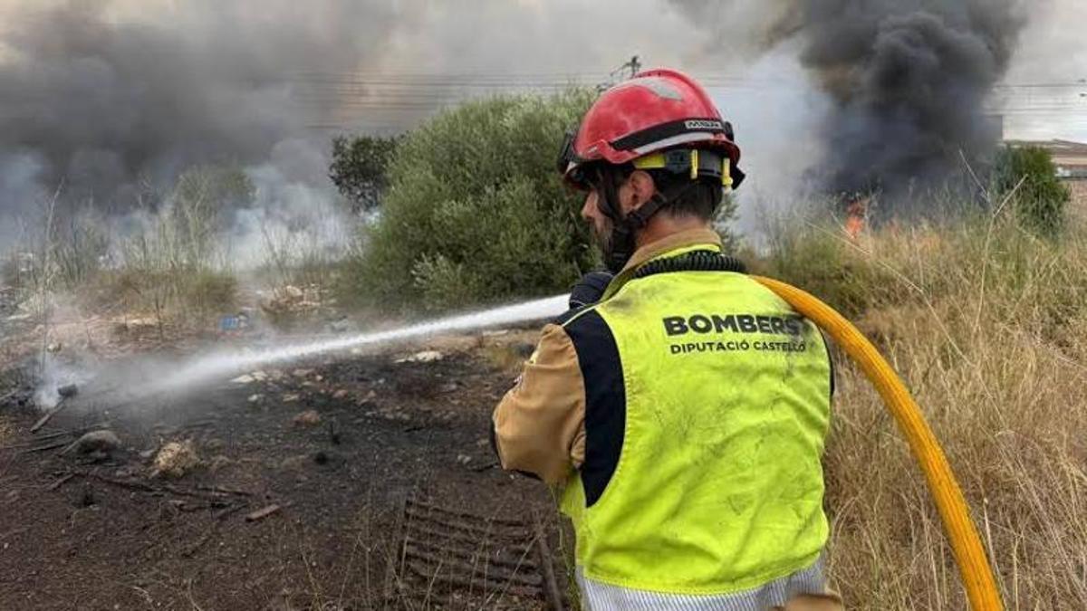 Declaran dos incendios forestales en el interior de Castellón