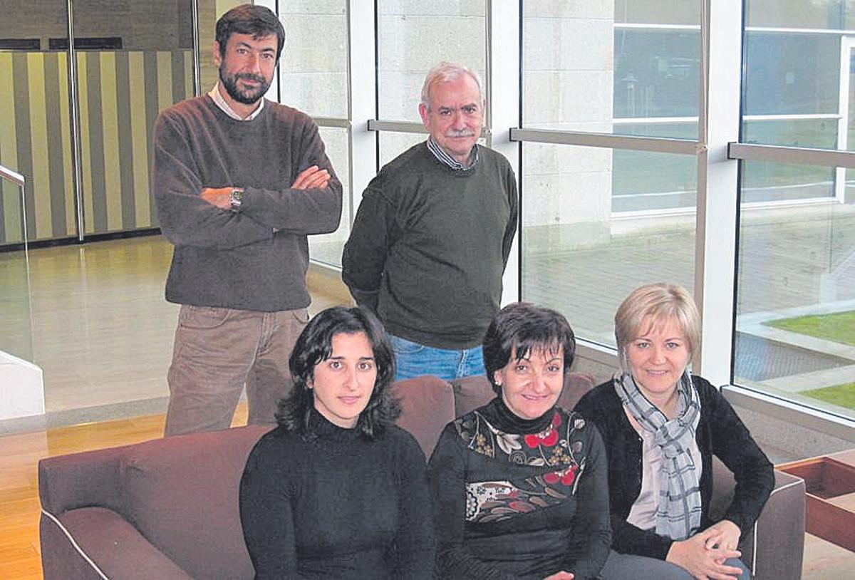 Socios de Peloides Termales, con Meijide abajo en el centro. |