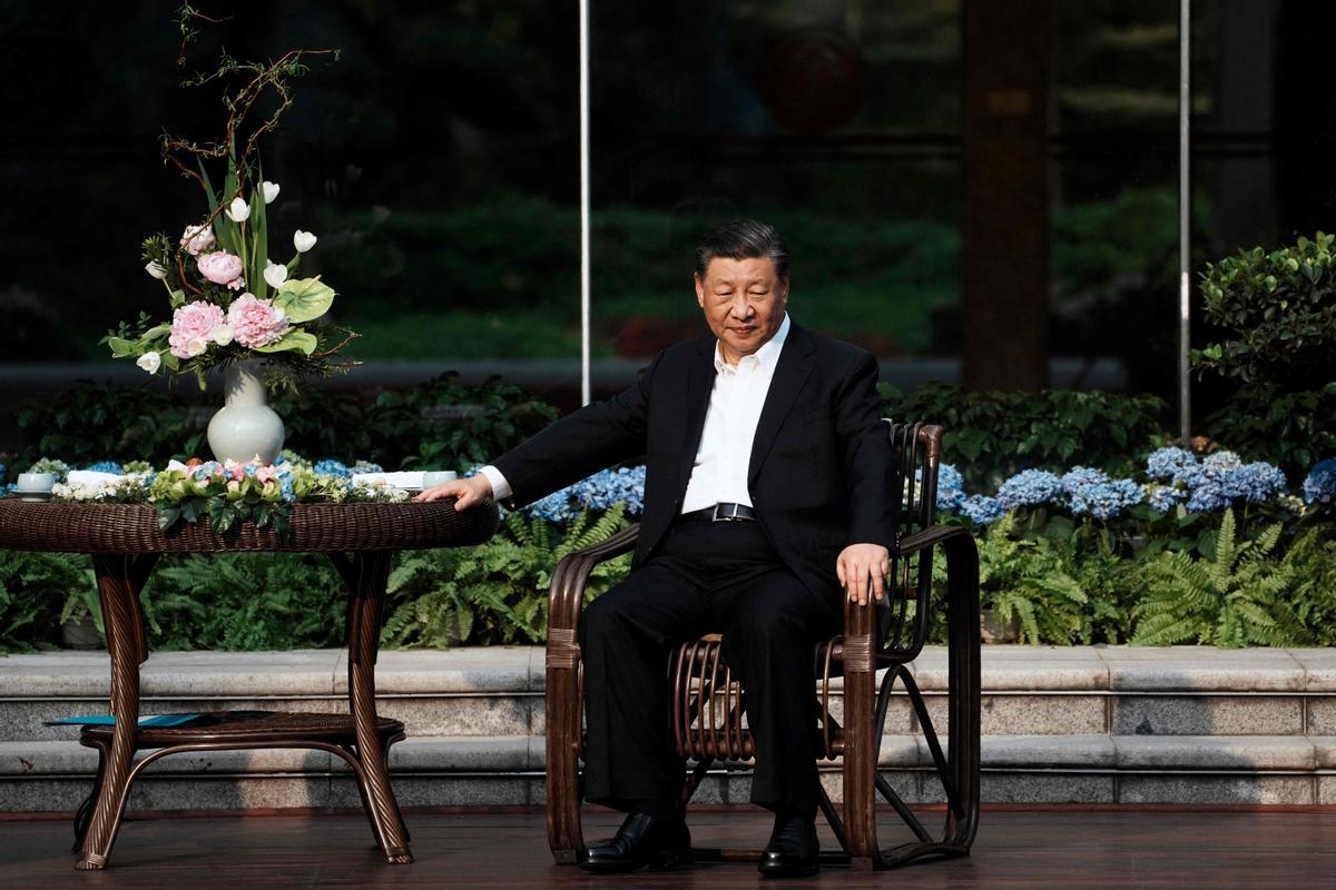 Xi Jinping ofrece la ceremonia del té a Macron en el final de su gira por China