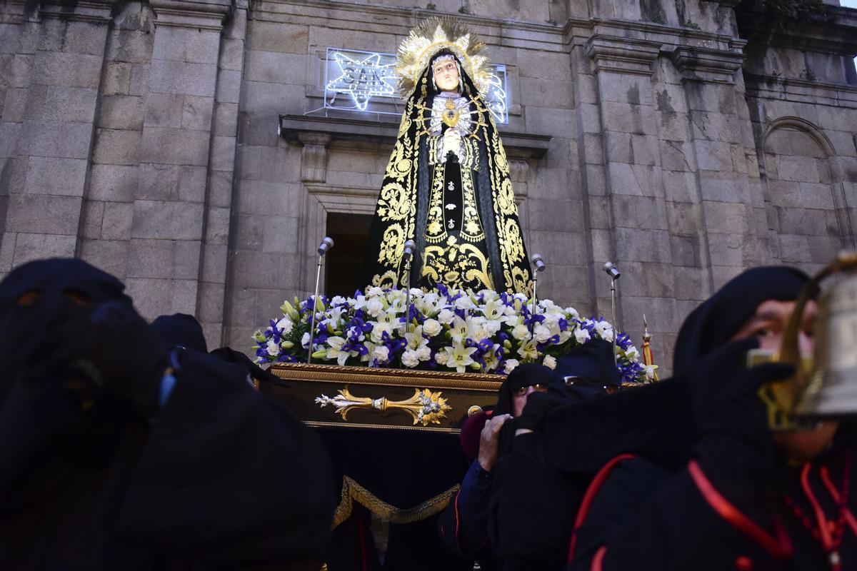 El arzobispo de Santiago presidió este viernes la procesión de la Virgen de los Dolores en A Coruña. El arzobispo de Santiago presidió este viernes la procesión de la Virgen de los Dolores en A Coruña.