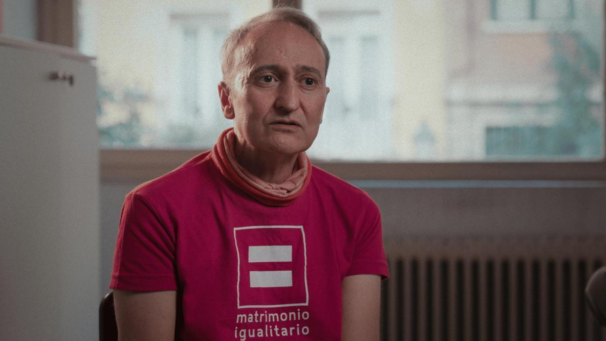El activista LGTBI Miguel Ángel Sánchez, durante la grabación del documental 'Un hombre tranquilo', que narra su labor por el colectivo.