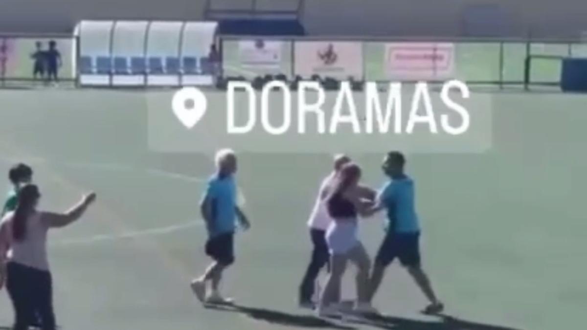 Batalla multitudinaria al acabar un partido juvenil en Gran Canaria