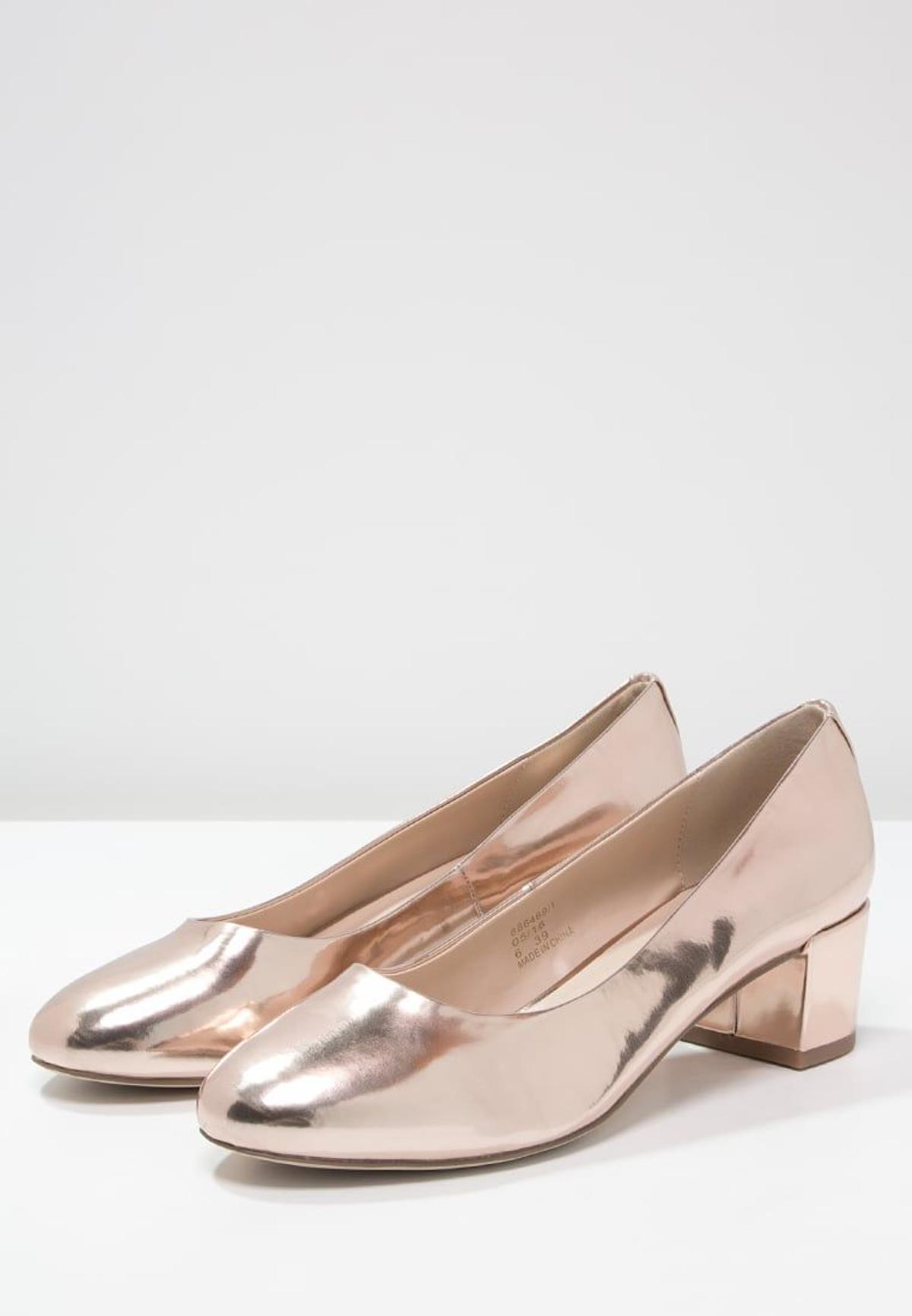 Zapatos en oro rosa y tacón ancho de River Island (39,95 euros)