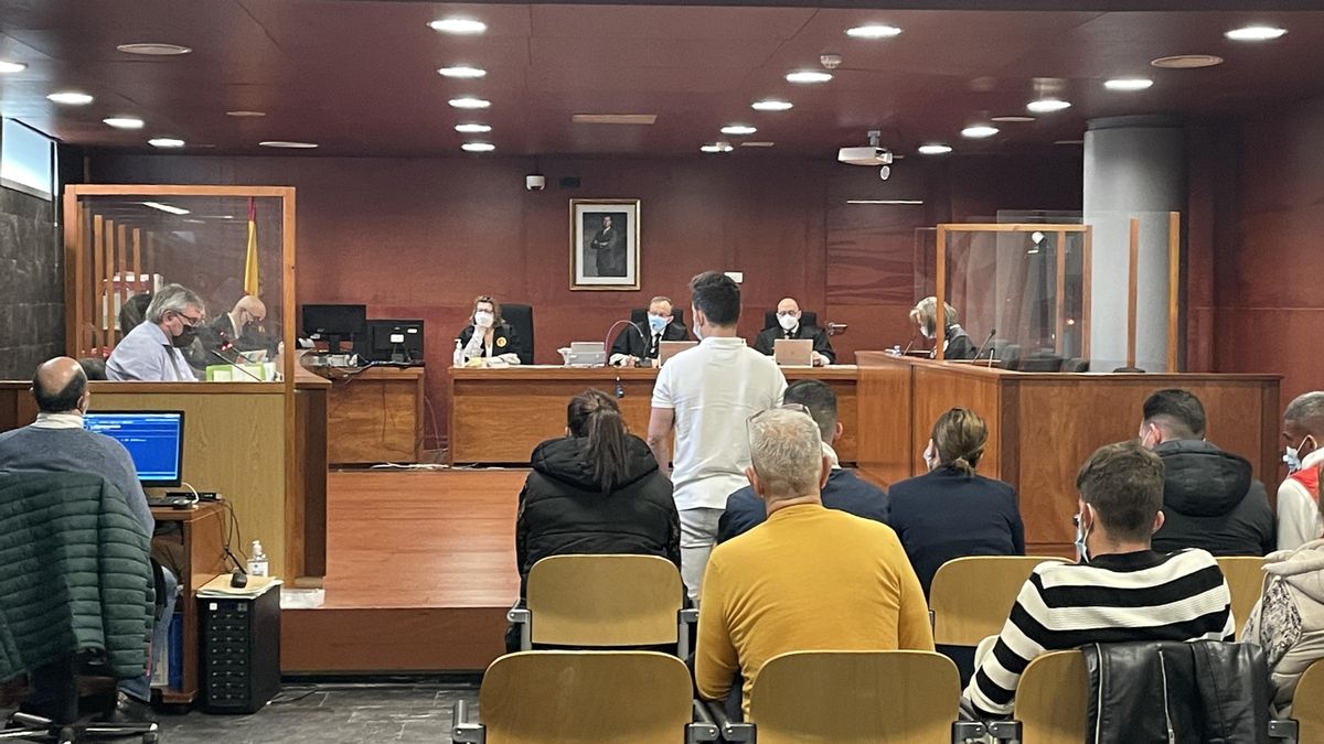 Uno de los veintidós acusados declara ante el juez, este martes, en la Audiencia Provincial.