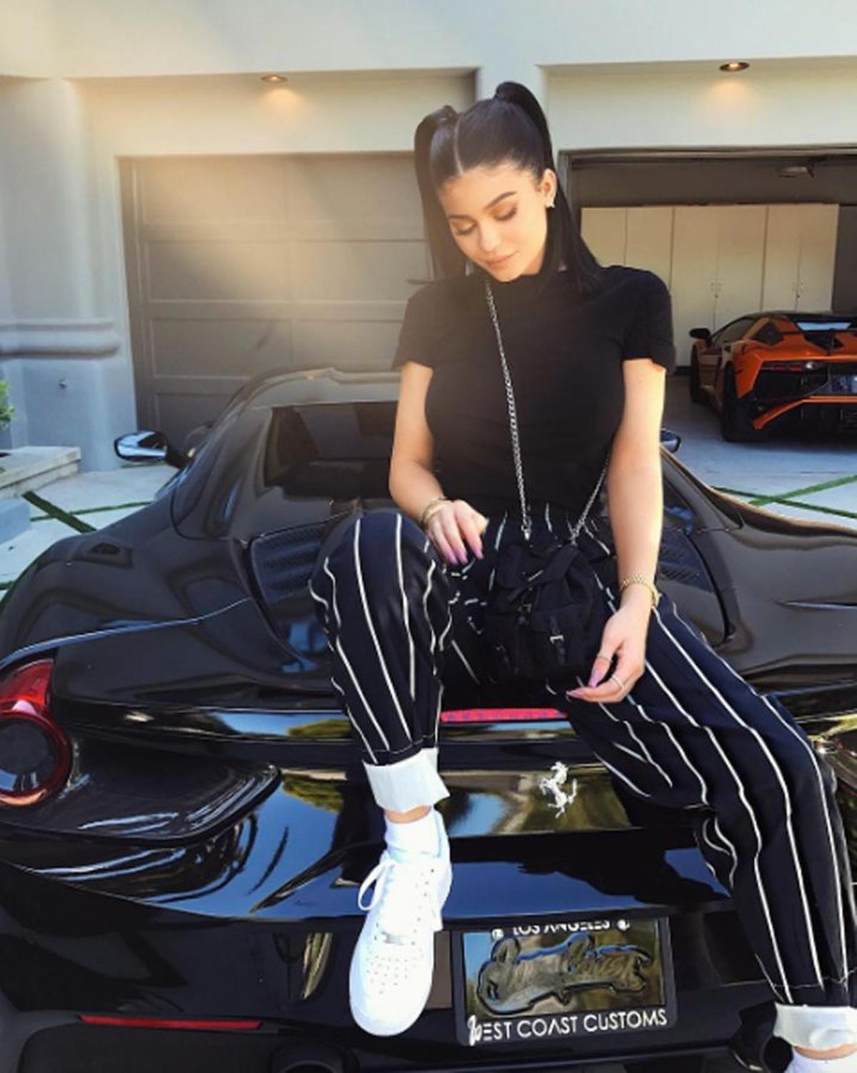 Kylie Jenner con las Aire Force 1 de Nike