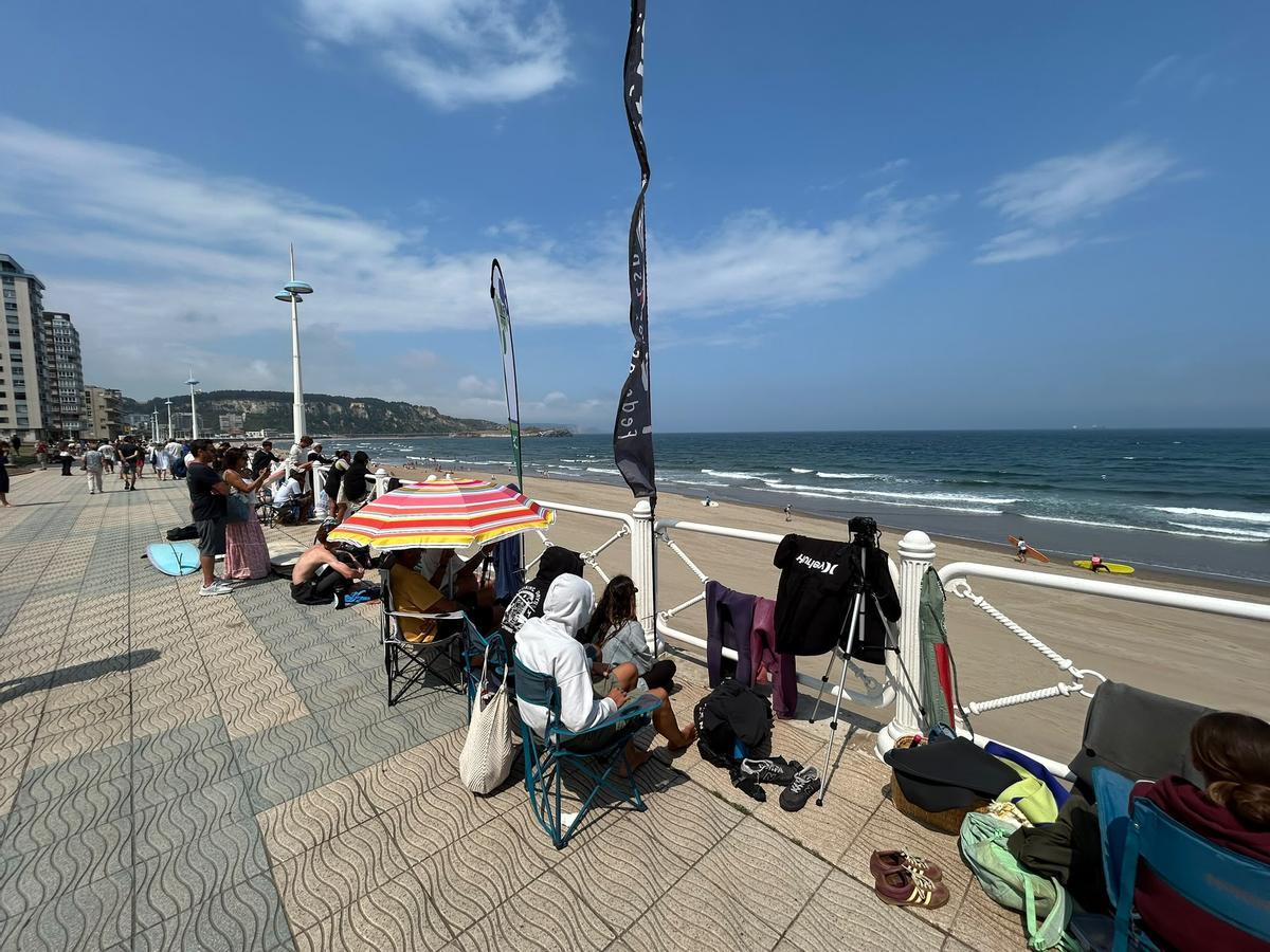 EN IMÁGENES: Más que competición en Salinas de la mano del Longboard Festival