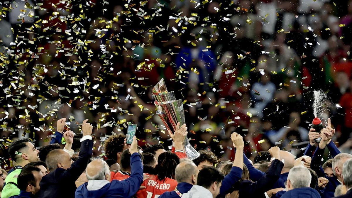 Un aficionado muere tras caer de una tribuna a otra en la final de la Liga de Naciones