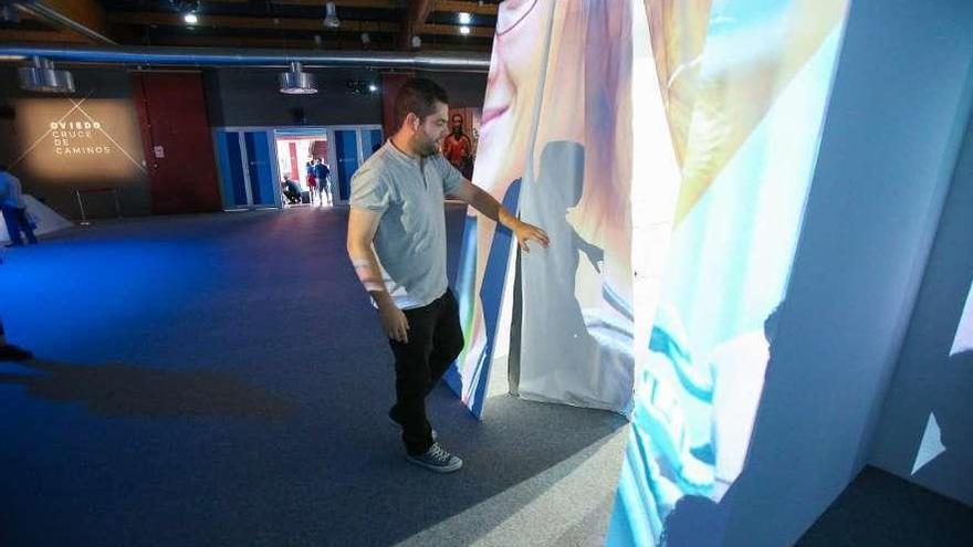 Rubén Rosón, el pasado miércoles, en el stand de Oviedo en la Feria.