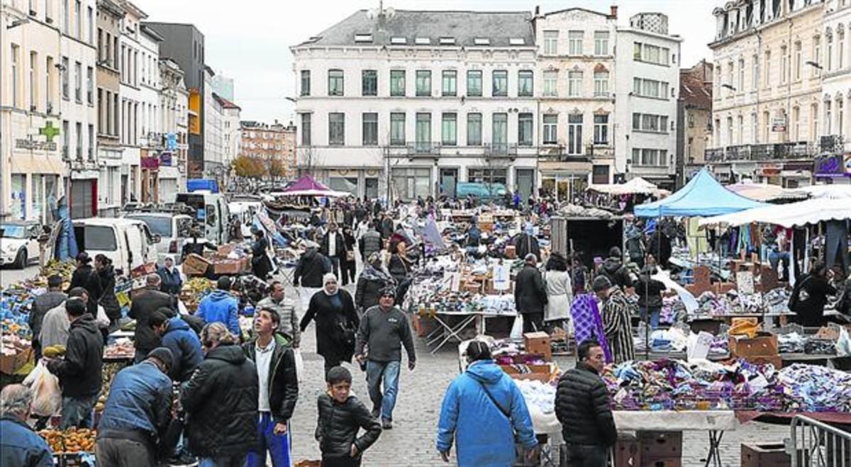 Mercat al carrer en una plaça de Molenbeek.