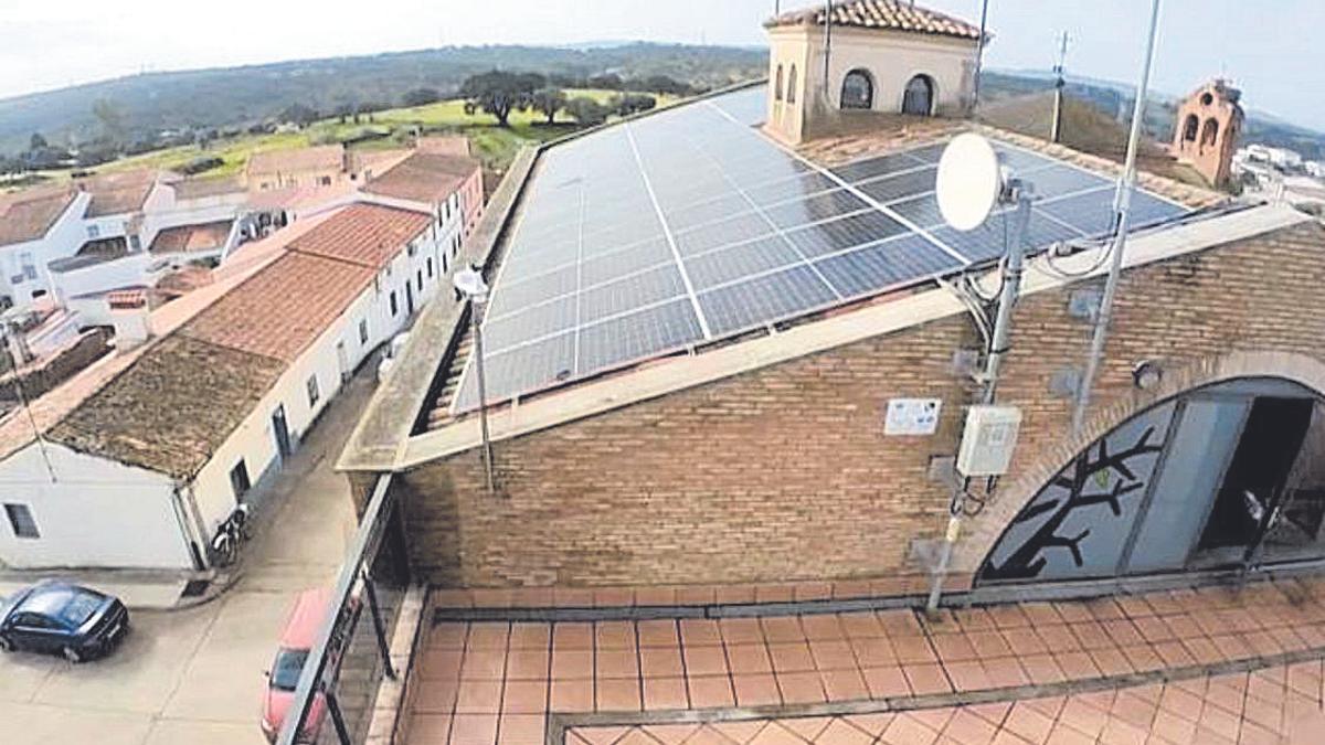 Panells solars instal·lats a Cedillo, a Càceres, per proveir el poble