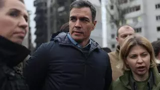 Sánchez se declara “conmovido” al ver la masacre rusa en Borodyanka