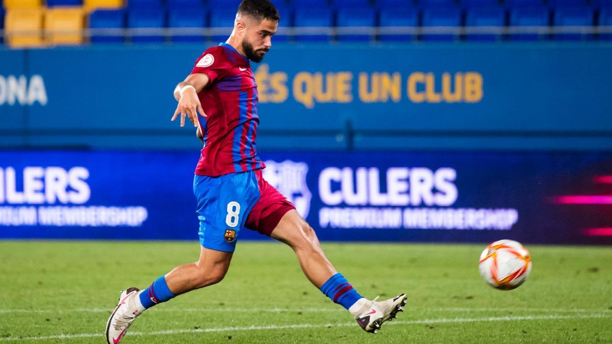 Álvaro Sanz, en un partido con el filial del Barcelona.