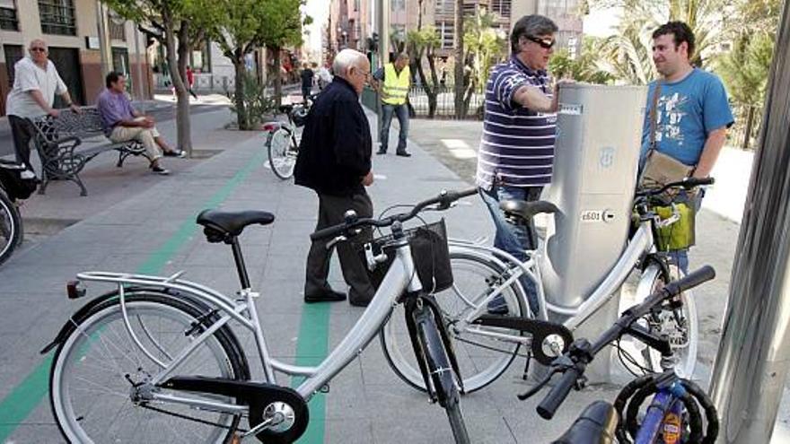 Los 14 aparcamientos repartidos por la ciudad albergarán 150 bicicletas públicas.