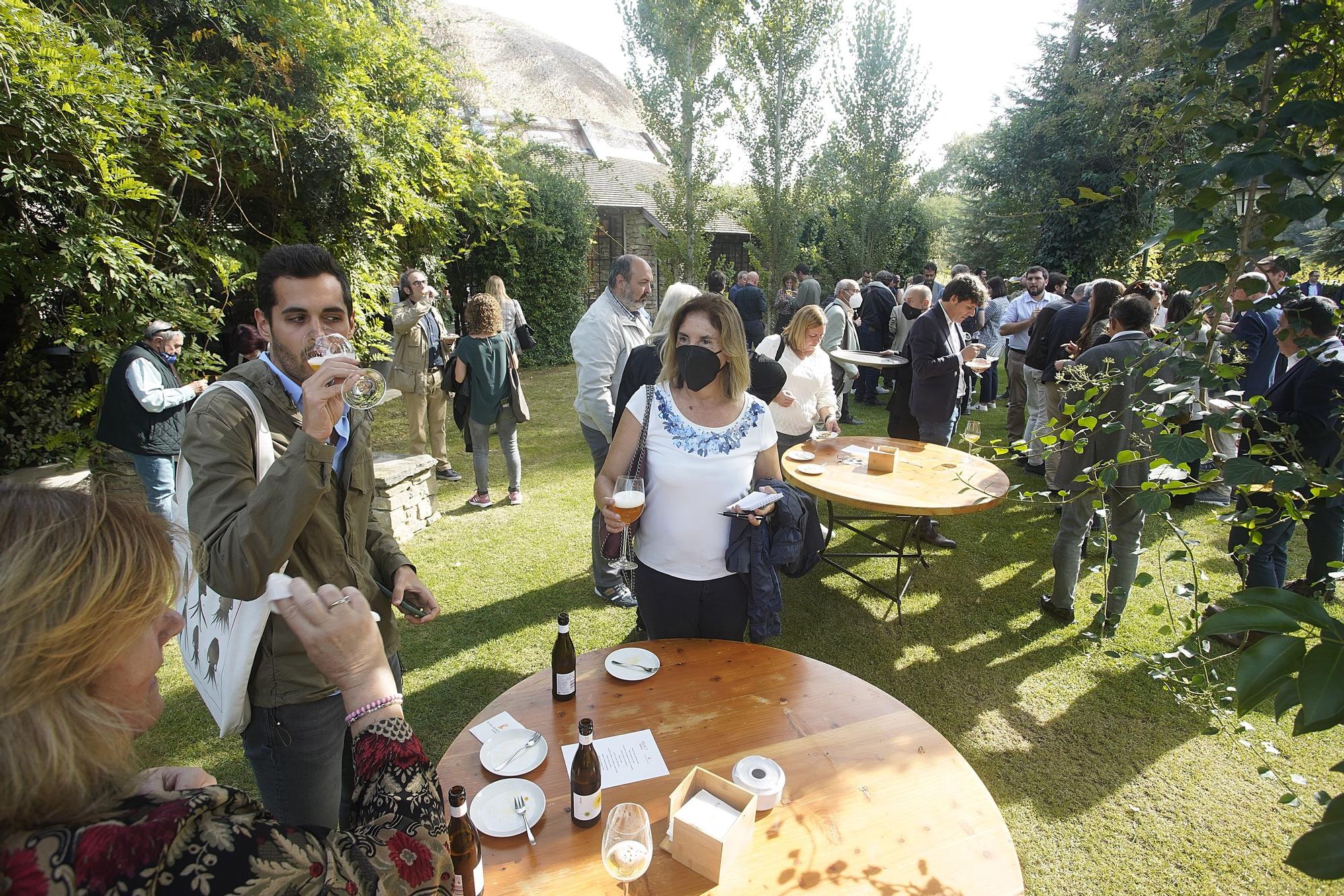 Damm i el Celler de Can Roca s'uneixen per crear Duet, la cervesa àcida de la marca que combina malt d'ordi i raïm