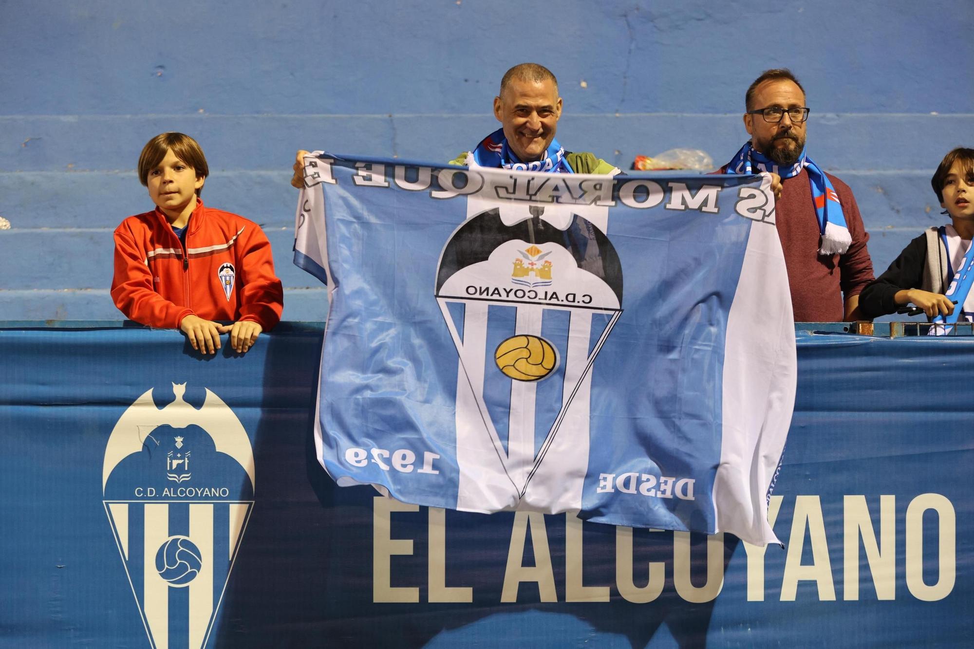 El Alcoyano vuela empujado por la afición