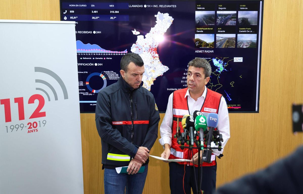 Carlos Mazón y Vicent Mompó, atienden a los medios, en una imagen captada el 31 de octubre de 2024 en el Centro de Coordinación de Emergencias de l'Eliana.