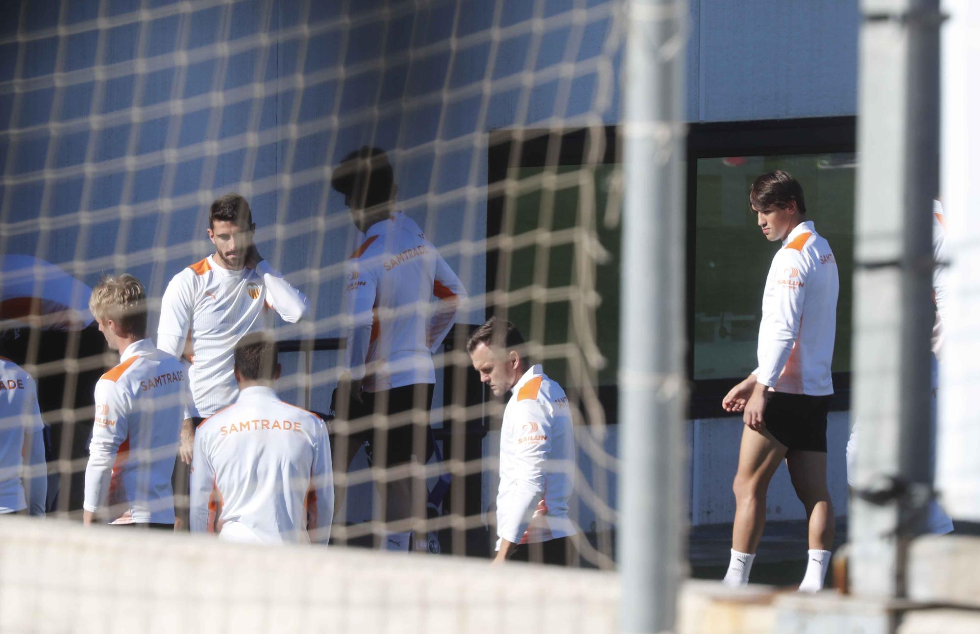 Entrenamiento del Valencia, a puerta cerrada