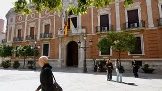 El Arzobispado se lía con las banderas