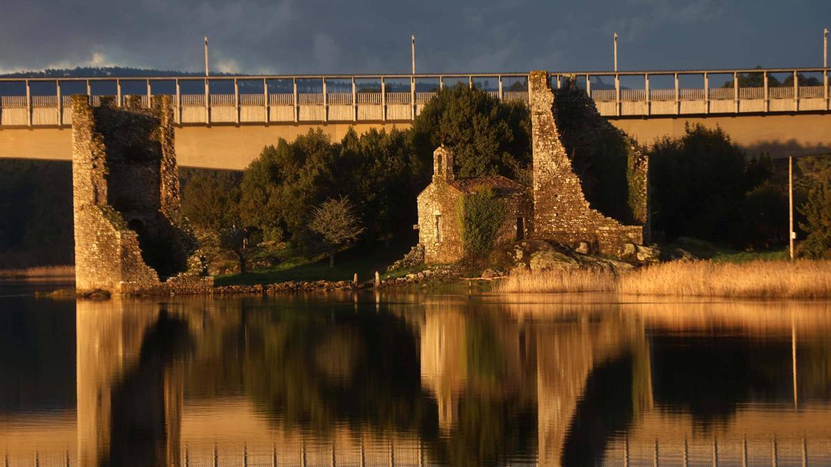 El conjunto monumental de las Tores de Oeste, en Catoira.