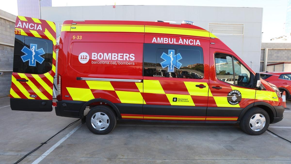 Los Bomberos de Barcelona estrenan la primera ambulancia 100% eléctrica de la península
