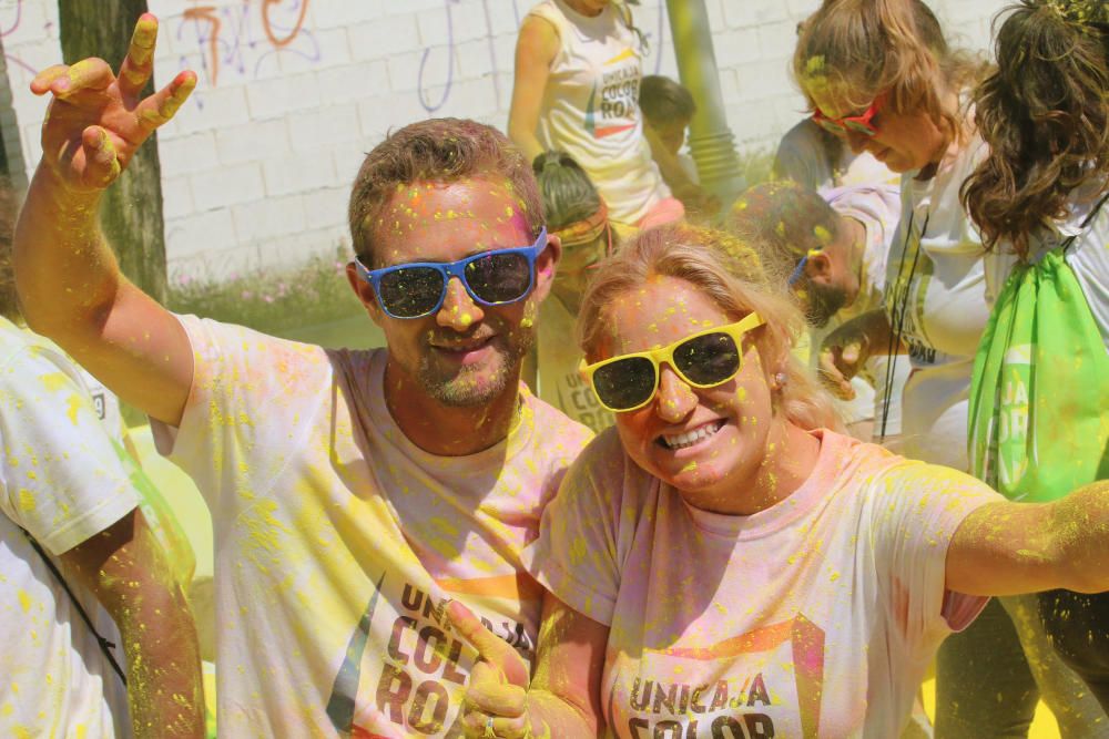 La colorida carrera organizada por Unicaja volvió a concentrar un ambiente joven y festivo en el entorno del estadio Ciudad de Málaga