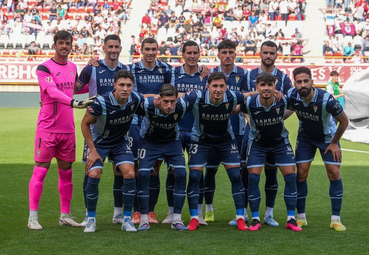 Once inicial del Córdoba CF en su visita a la Cultural Leonesa en el Reino de León.