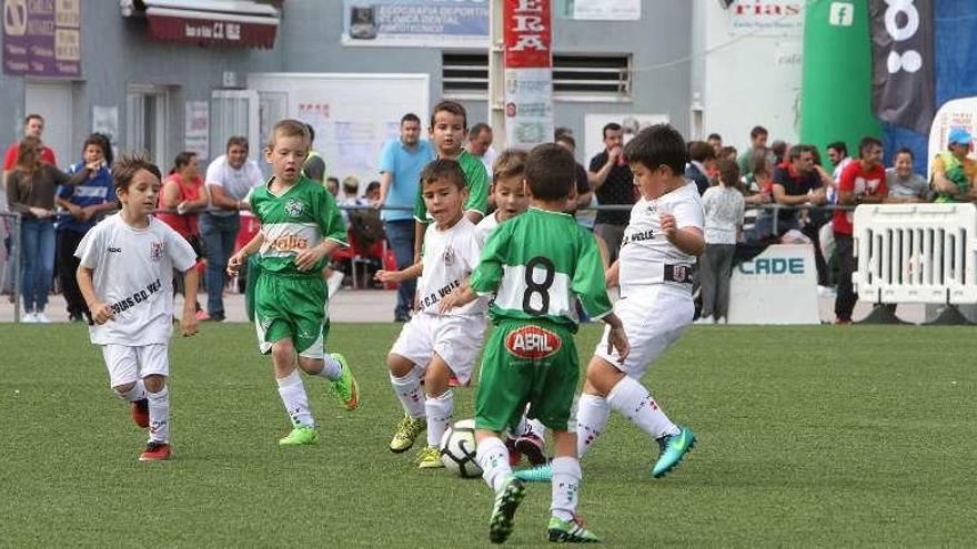 Un lance de uno de los partidos disputados ayer. // I. Osorio