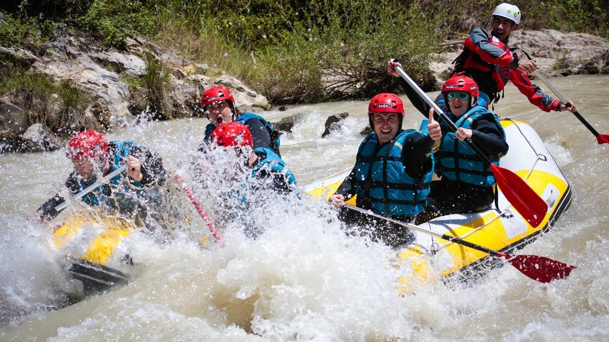 Descenso por los rápidos del río Genil en Benamejí.