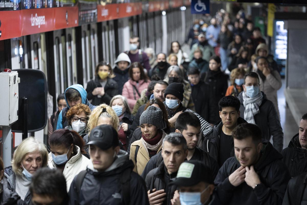 Primer día sin la mascarilla obligatoria en el transporte público