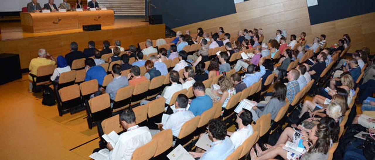 Inauguración del Congreso Internacional sobre Enfermedades de Pescados y Mariscos en el Auditorio Alfredo Kraus de la capital grancanaria.