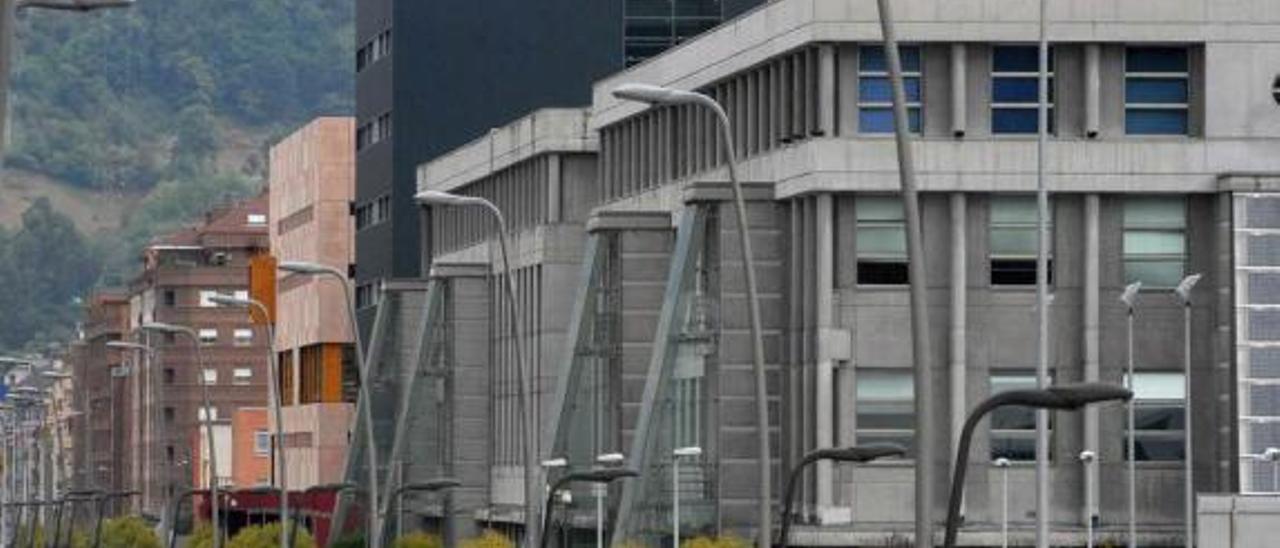 La residencia de estudiantes, el edificio de investigación y el edificio científico-tecnológico, instalaciones del campus de Mieres.