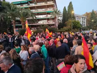 Sánchez irrumpe entre protestas y con la investidura pactada en el Congreso del Partido Socialista Europeo